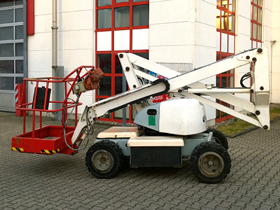 Moderner Gelenkteleskopsteiger &#9989;12 m Arbeitshöhe &#9989;225 kg Tragkraft &#9989;Batteriebetrieben  &#9989;Flexibilität + Zuverlässigkeit &#9989;Jetzt reservieren &#9742; 0221 - 888 110 200