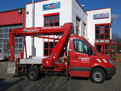 LKW-Arbeitsbühne / Hubsteiger L200 mit einer Arbeitshöhe bis 20 Meter mieten. Seitl. Reichweite 15 Meter, Tragkraft max. 230kg Foto von LKW-Arbeitsbühne / Teleskopsteiger L200